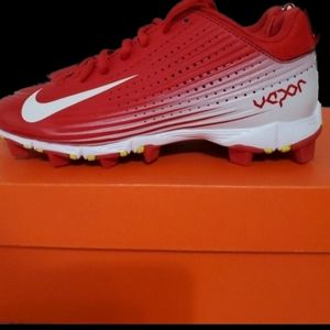 Nike Boys cleats NWOT in box